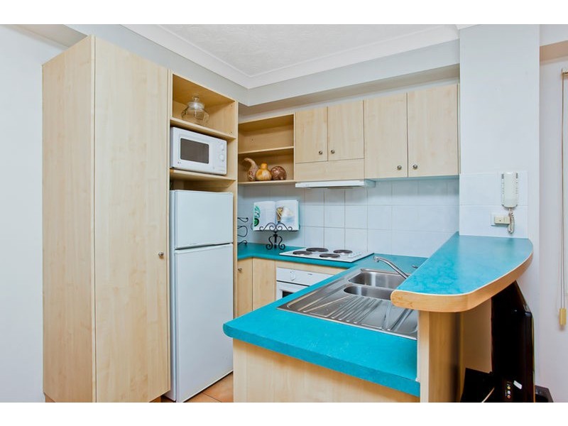 10 Purli Street, Chevron Island QLD 4217