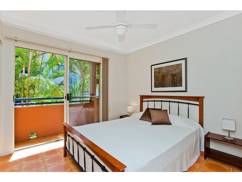 10 Purli Street, Chevron Island QLD 4217