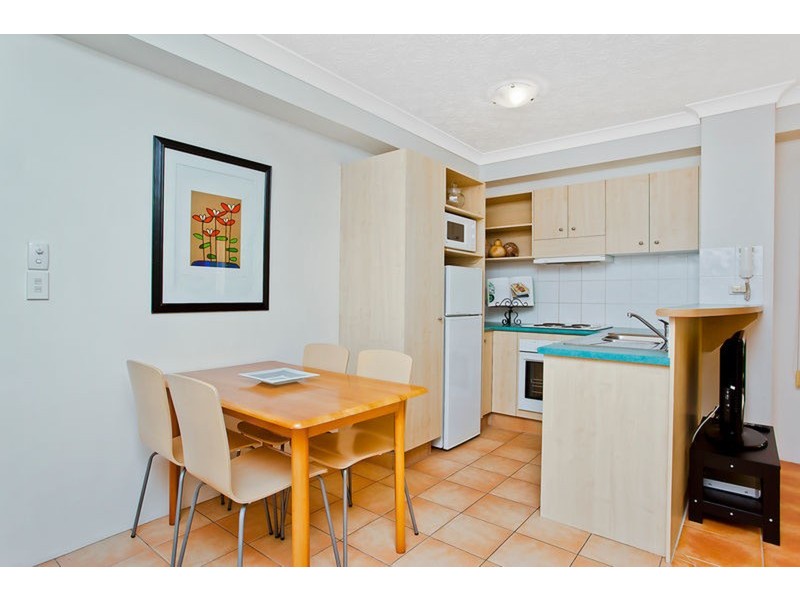 10 Purli Street, Chevron Island QLD 4217