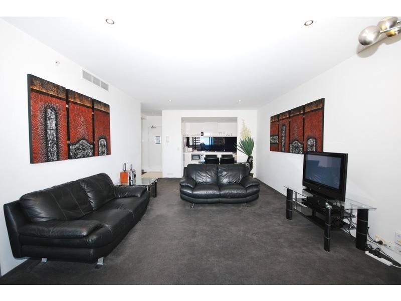9 Ferny Avenue, Surfers Paradise QLD 4217