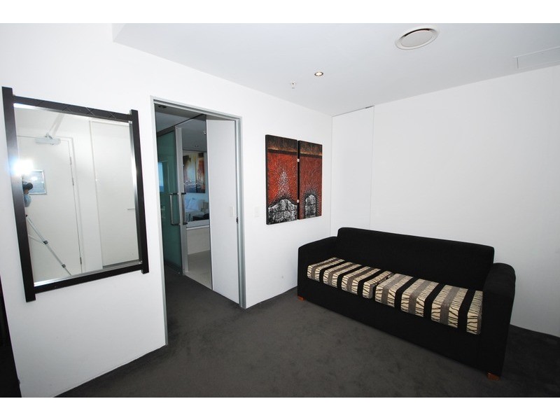 9 Ferny Avenue, Surfers Paradise QLD 4217
