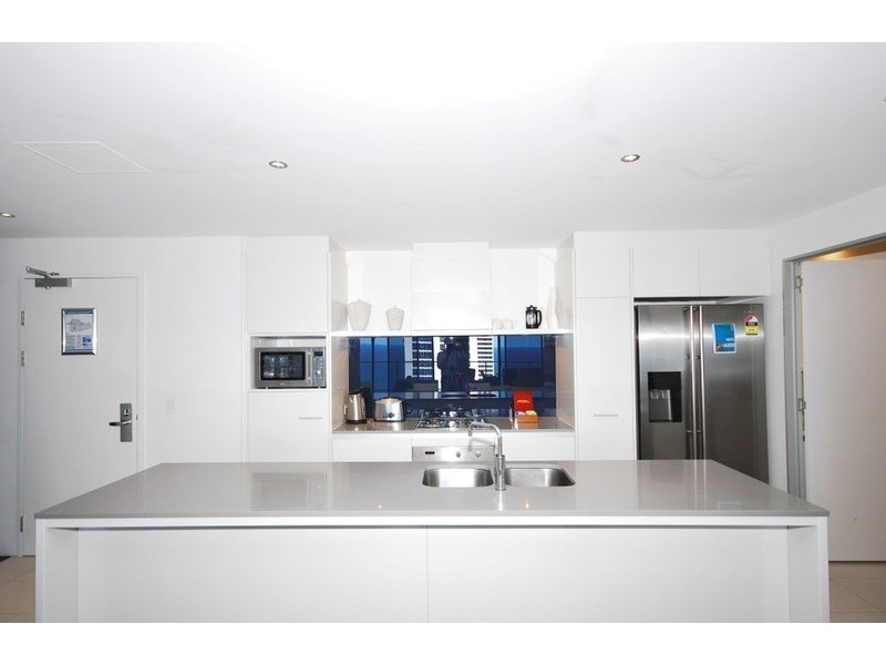 9 Ferny Avenue, Surfers Paradise QLD 4217
