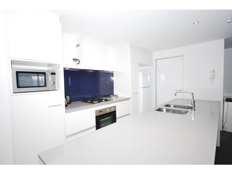 9 Ferny Avenue, Surfers Paradise QLD 4217