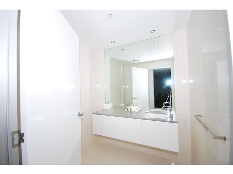 9 Ferny Avenue, Surfers Paradise QLD 4217