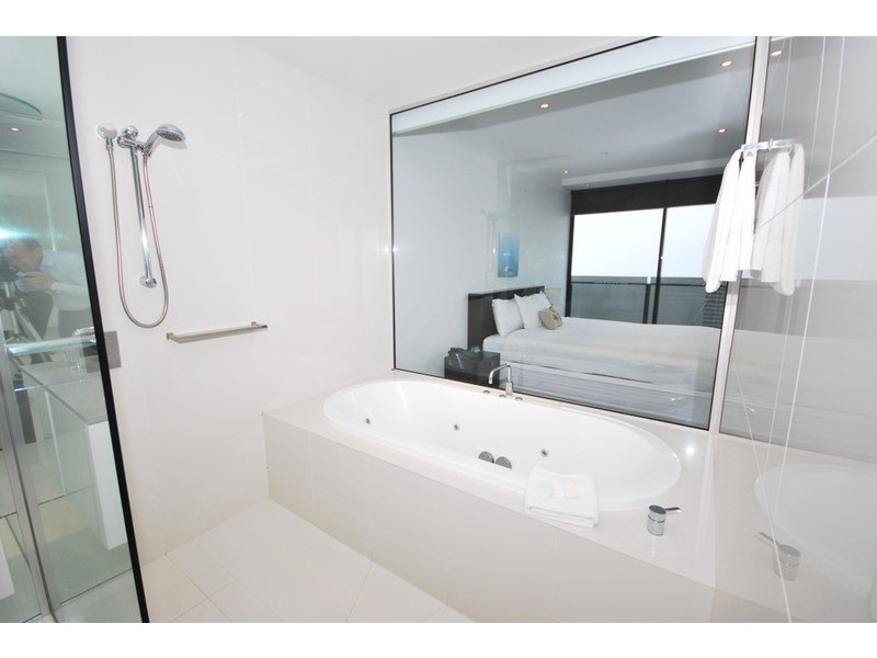 9 Ferny Avenue, Surfers Paradise QLD 4217
