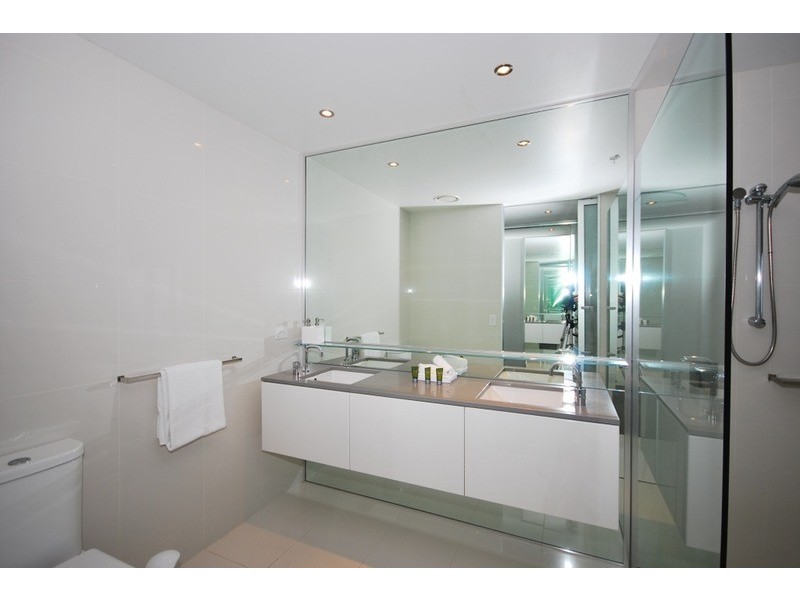 9 Ferny Avenue, Surfers Paradise QLD 4217