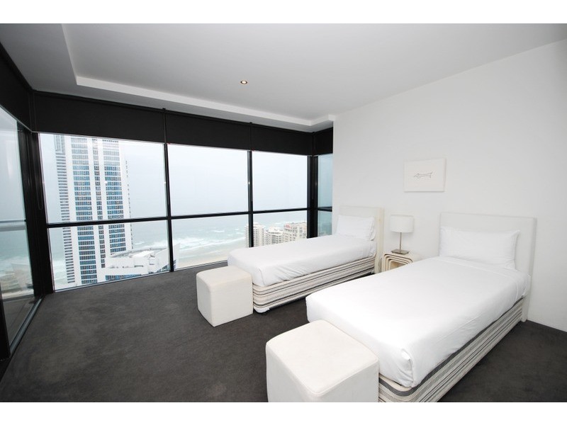 9 Ferny Avenue, Surfers Paradise QLD 4217