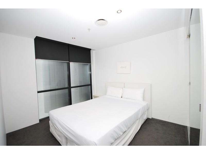 9 Ferny Avenue, Surfers Paradise QLD 4217