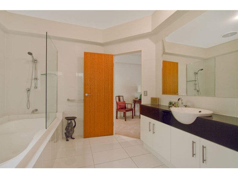 Paradise Waters QLD 4217