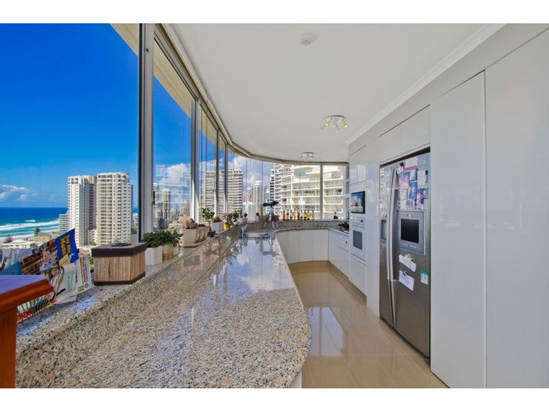 2 Montgomery Avenue, Main Beach QLD 4217