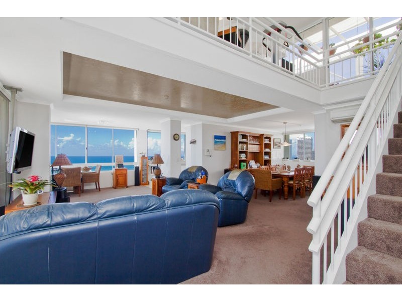 2 Montgomery Avenue, Main Beach QLD 4217
