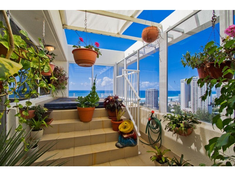 2 Montgomery Avenue, Main Beach QLD 4217