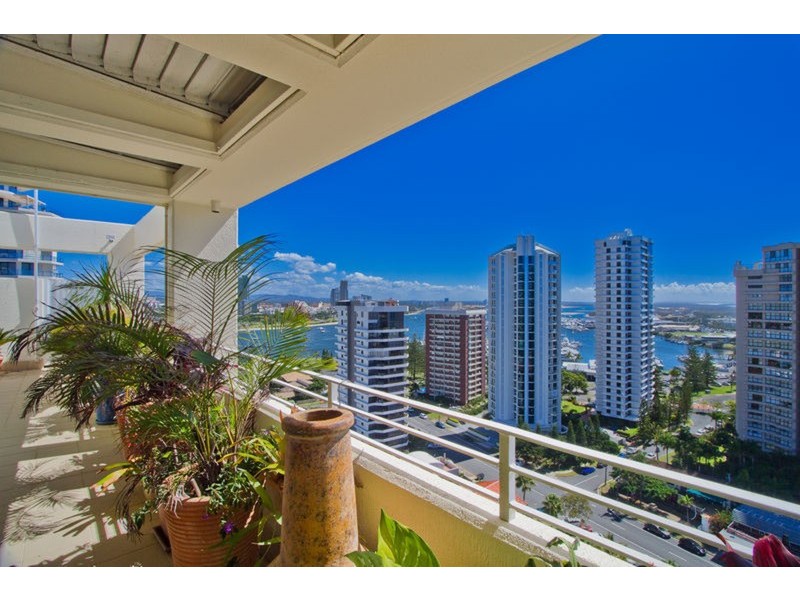 2 Montgomery Avenue, Main Beach QLD 4217