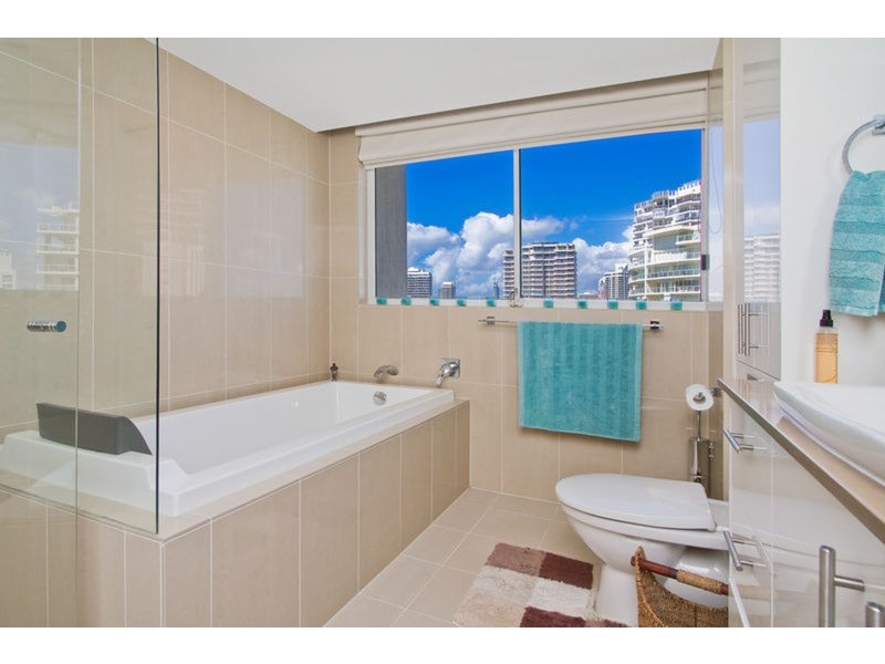 2 Montgomery Avenue, Main Beach QLD 4217
