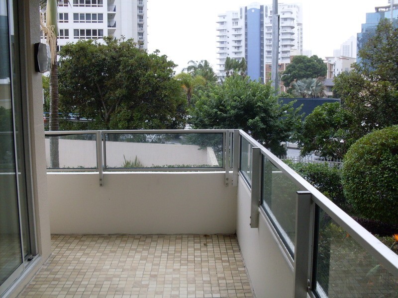 2/40  Ferny  Avenue, Surfers Paradise QLD 4217