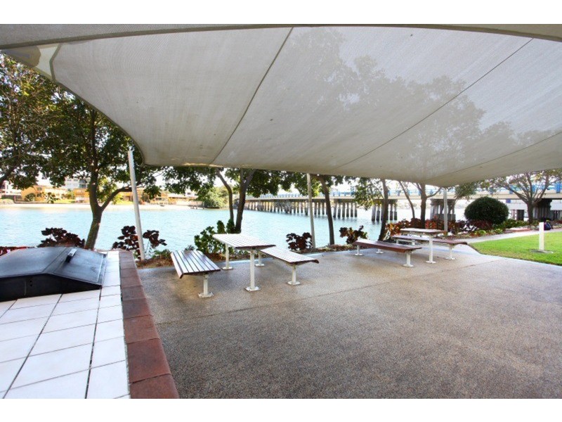2/40  Ferny  Avenue, Surfers Paradise QLD 4217