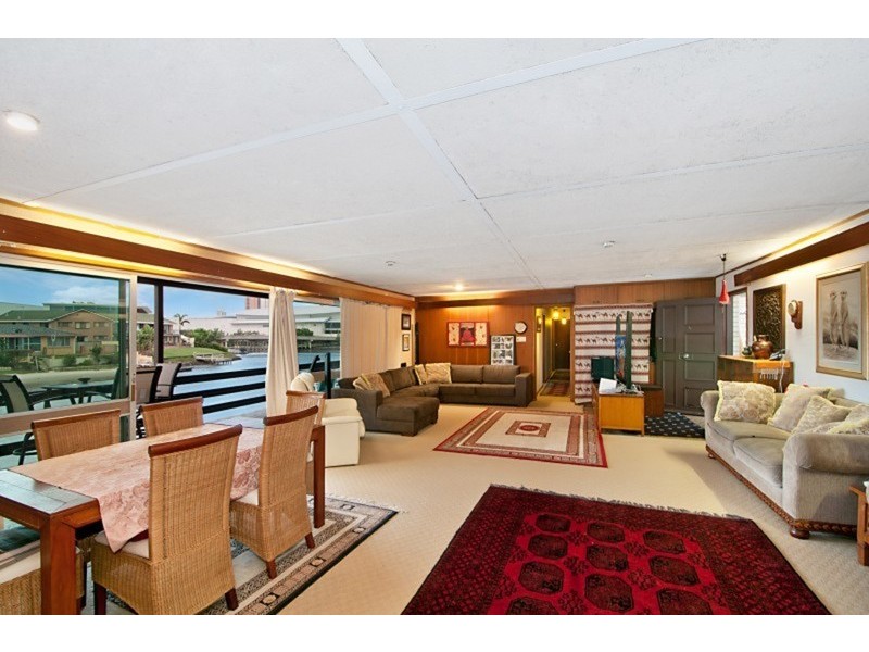 15-17 Lakeland Key, Broadbeach Waters QLD 4218