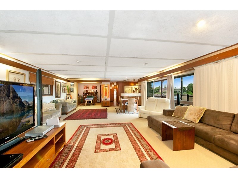 15-17 Lakeland Key, Broadbeach Waters QLD 4218