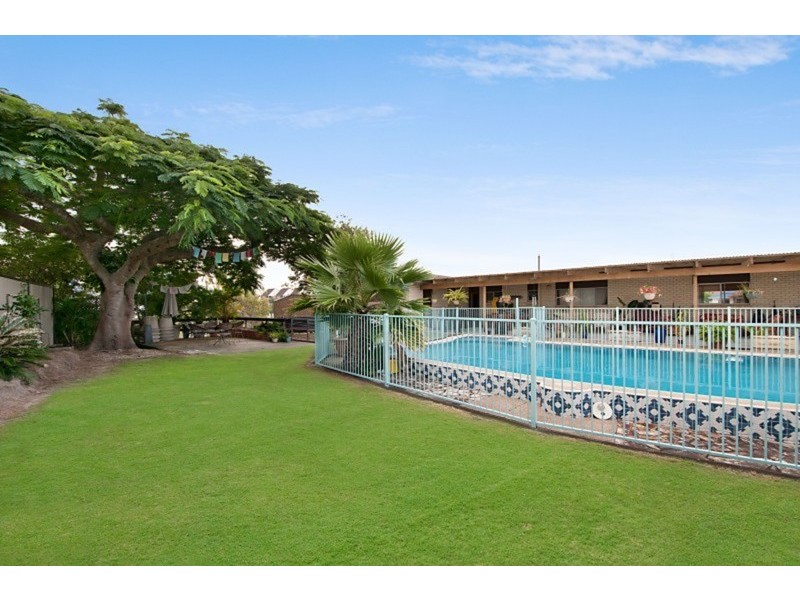 15-17 Lakeland Key, Broadbeach Waters QLD 4218