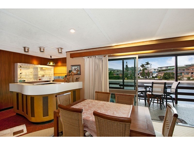 15-17 Lakeland Key, Broadbeach Waters QLD 4218