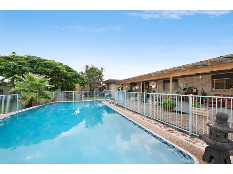 15-17 Lakeland Key, Broadbeach Waters QLD 4218