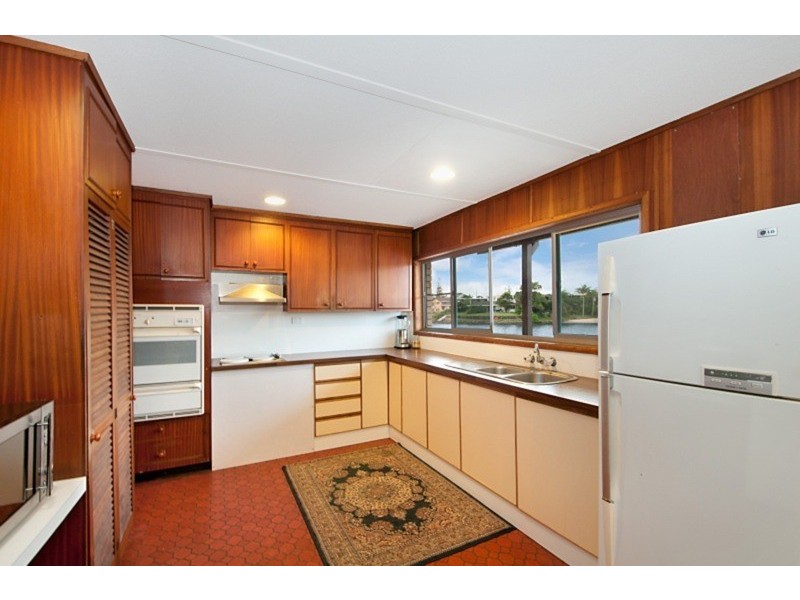 15-17 Lakeland Key, Broadbeach Waters QLD 4218