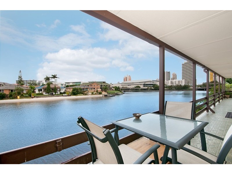 15-17 Lakeland Key, Broadbeach Waters QLD 4218
