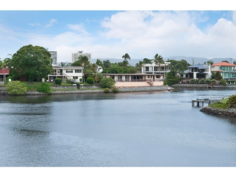 15-17 Lakeland Key, Broadbeach Waters QLD 4218
