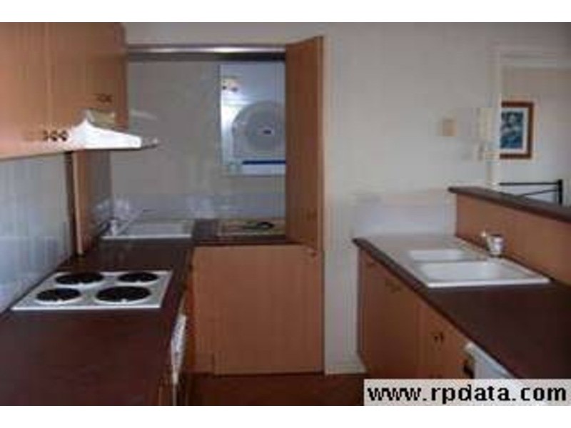 7/27 Chester  Terrace, Southport QLD 4215