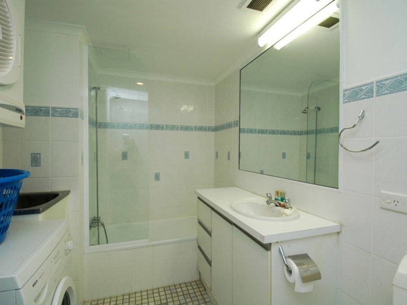 2/268 Stanhill Drive, Chevron Island QLD 4217