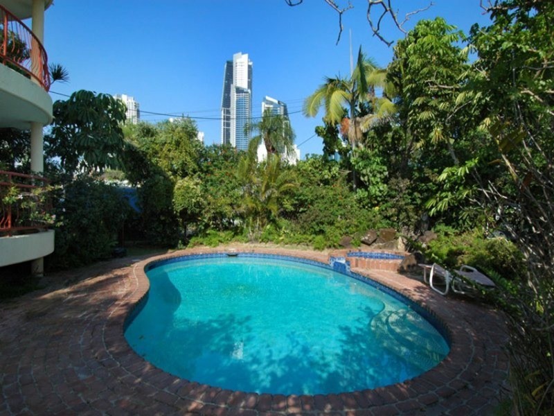 2/268 Stanhill Drive, Chevron Island QLD 4217