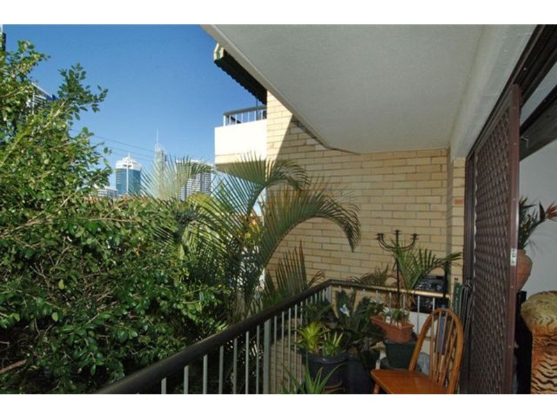 8/26 Stanhill  Drive, Surfers Paradise QLD 4217