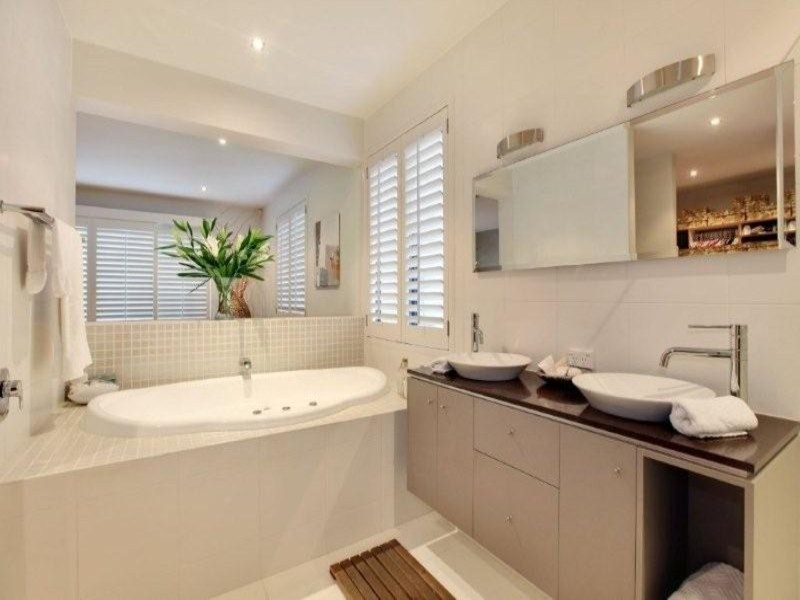 28b Armrick, Broadbeach QLD 4218