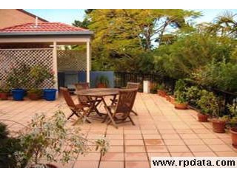 7/27 Chester  Terrace, Southport QLD 4215