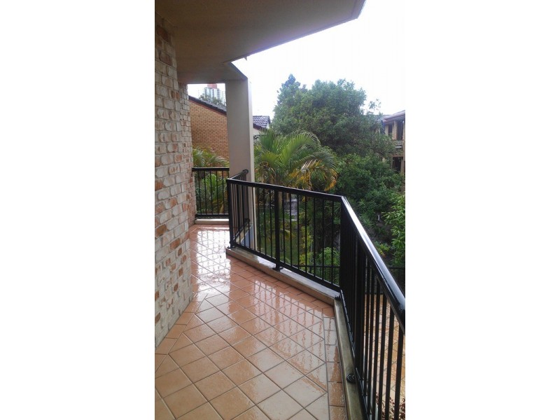 7/27 Chester  Terrace, Southport QLD 4215