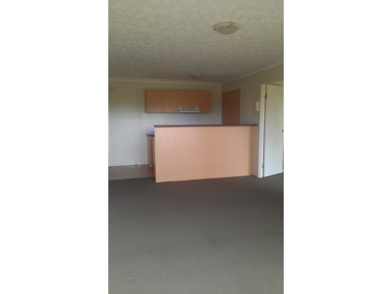 7/27 Chester  Terrace, Southport QLD 4215