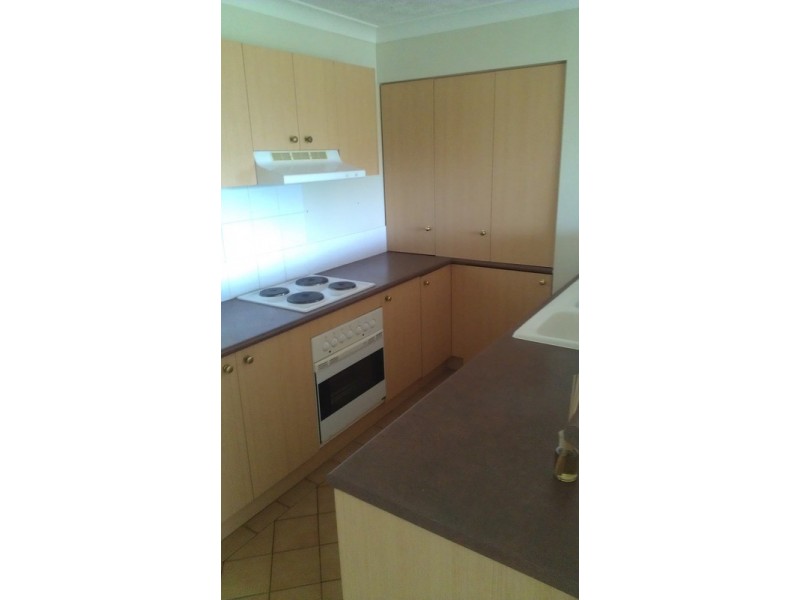 7/27 Chester  Terrace, Southport QLD 4215