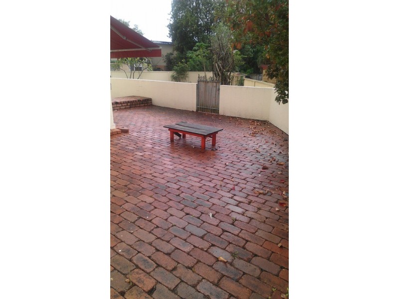 2/268 Stanhill Drive, Chevron Island QLD 4217