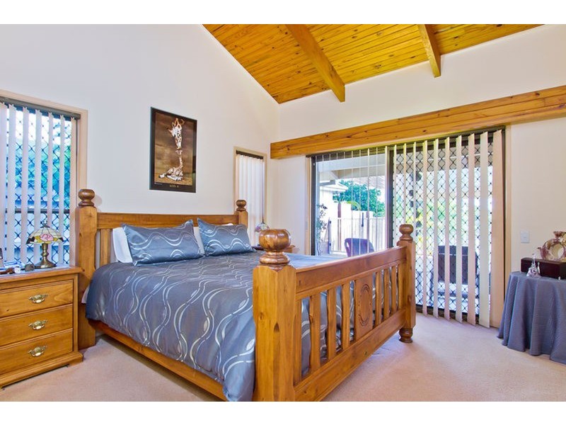 10 Larne Avenue, Sorrento QLD 4217