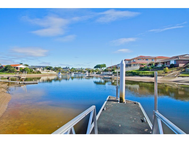 10 Larne Avenue, Sorrento QLD 4217