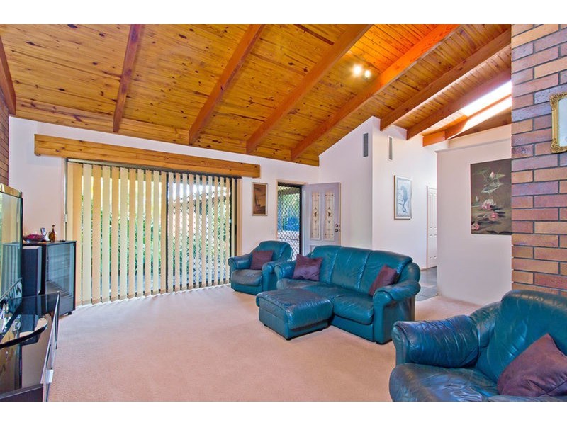 10 Larne Avenue, Sorrento QLD 4217