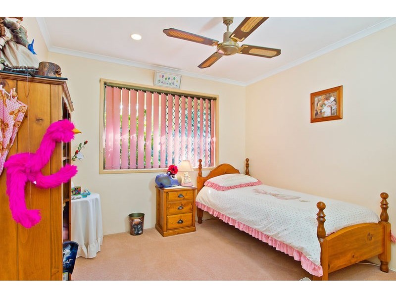 10 Larne Avenue, Sorrento QLD 4217