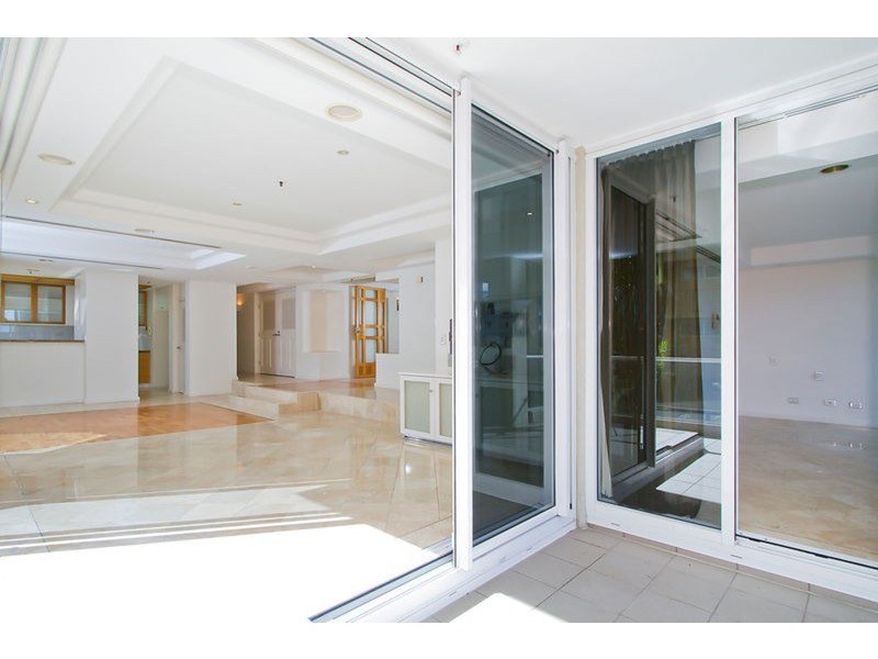 20 “Solitaire” Riverview  Parade, Surfers Paradise QLD 4217