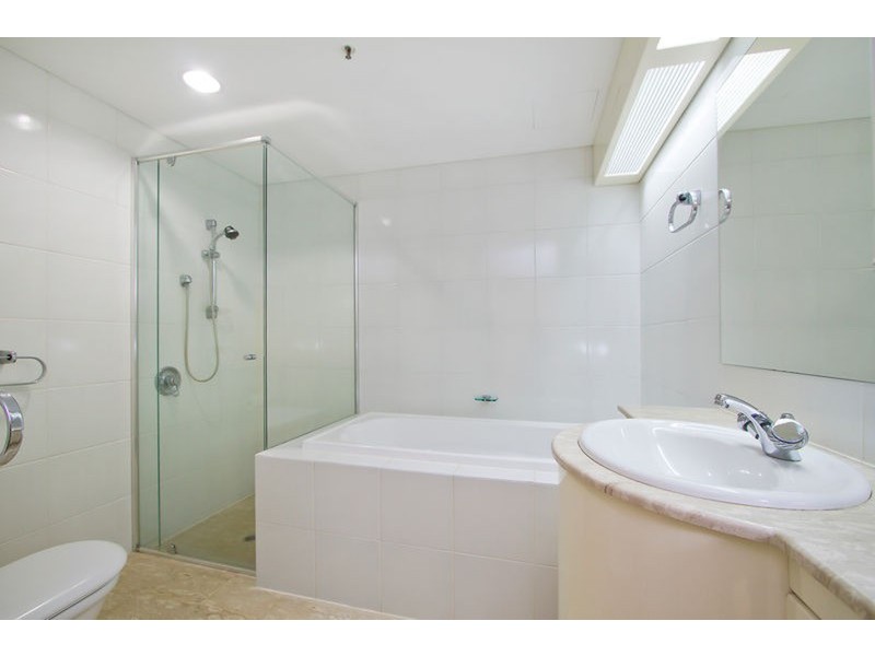 20 “Solitaire” Riverview  Parade, Surfers Paradise QLD 4217