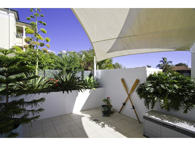 3/32 Oatland  Esplanade, Runaway Bay QLD 4216