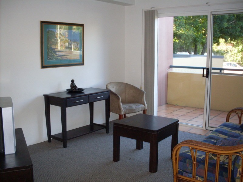 10/10 Purli Street, Chevron Island QLD 4217