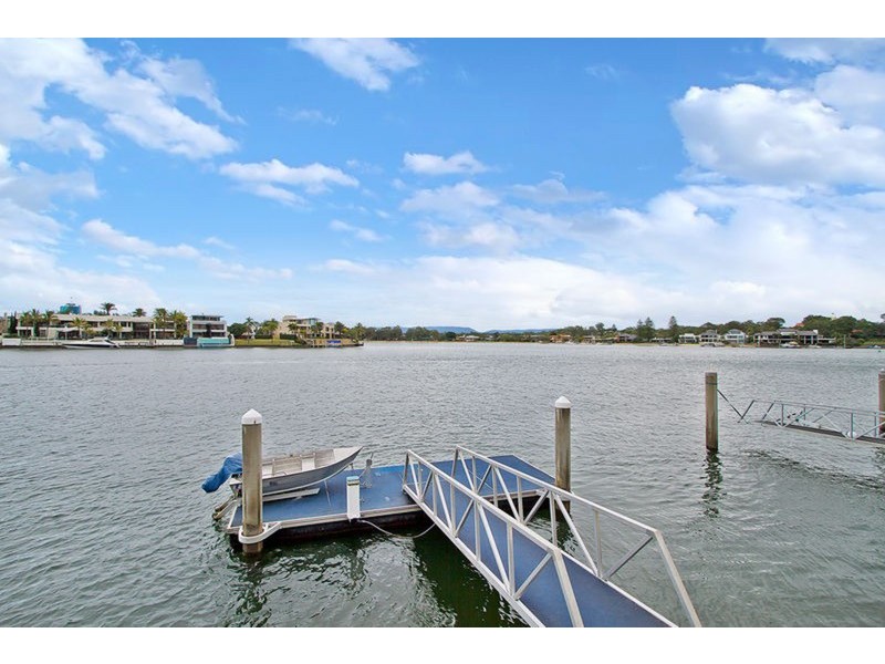 82 Admiralty Drive, Paradise Waters QLD 4217