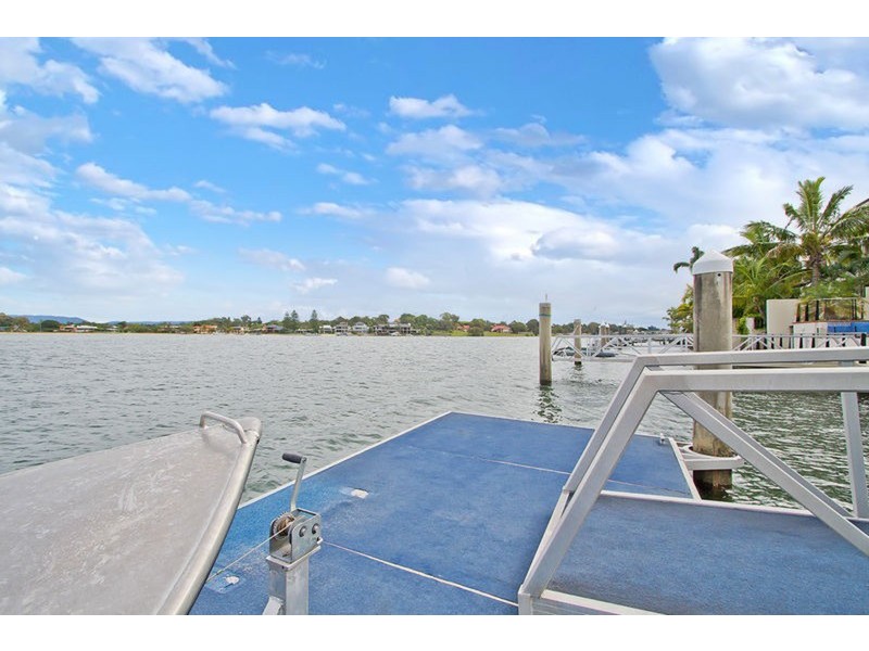 82 Admiralty Drive, Paradise Waters QLD 4217