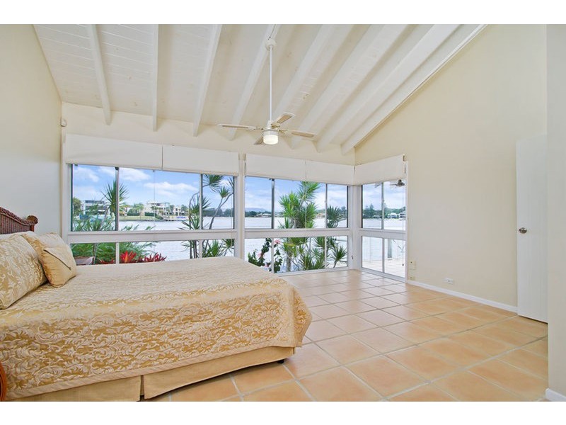 82 Admiralty Drive, Paradise Waters QLD 4217