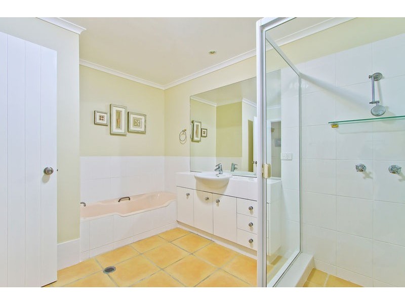 82 Admiralty Drive, Paradise Waters QLD 4217